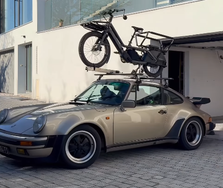 Porsche 930 with BikeCarGo Explorer